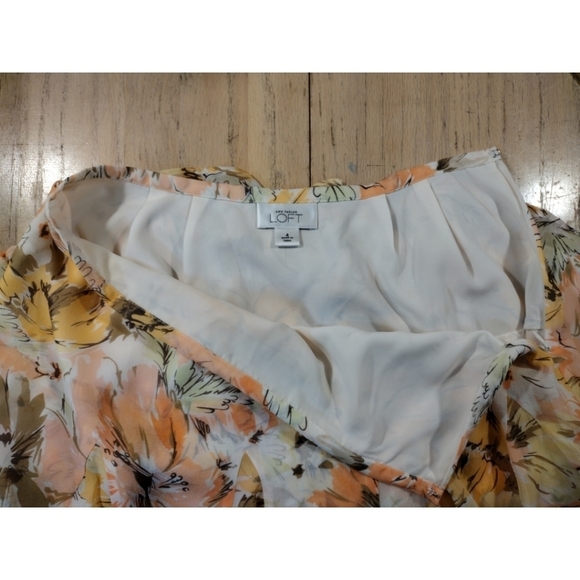 Ann Taylor Loft tiered floral silk skirt with side zip - Picture 4 of 9